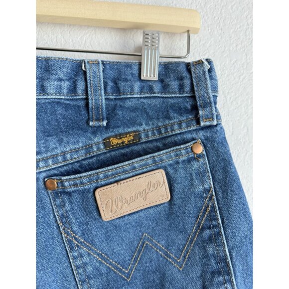 Wrangler Denim High Rise Shorts Women’s Size 33 Med Wash Raw Hem Rodeo Western - Picture 6 of 9